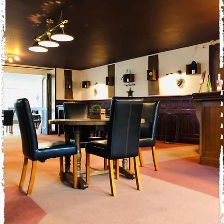 Gorron Hotel Le Bretagne Et Restaurant Le Papillon מראה חיצוני תמונה