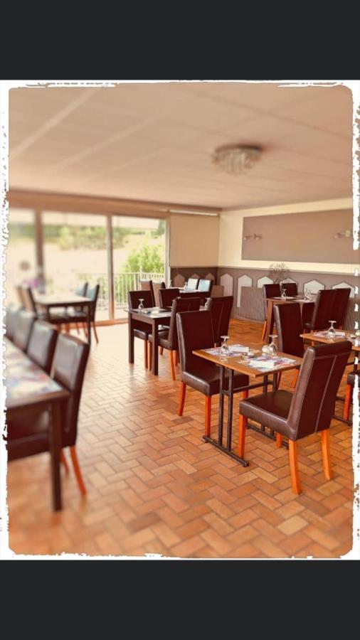 Gorron Hotel Le Bretagne Et Restaurant Le Papillon מראה חיצוני תמונה